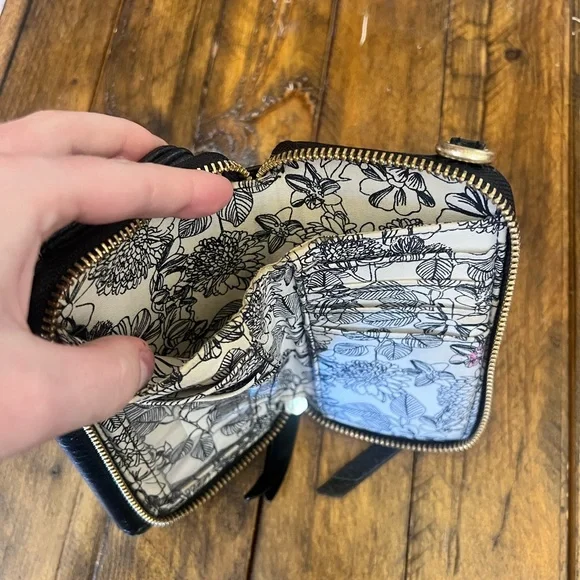 Vera Bradley Black and Cream Floral Key & Card Holder - Picture 2 of 5